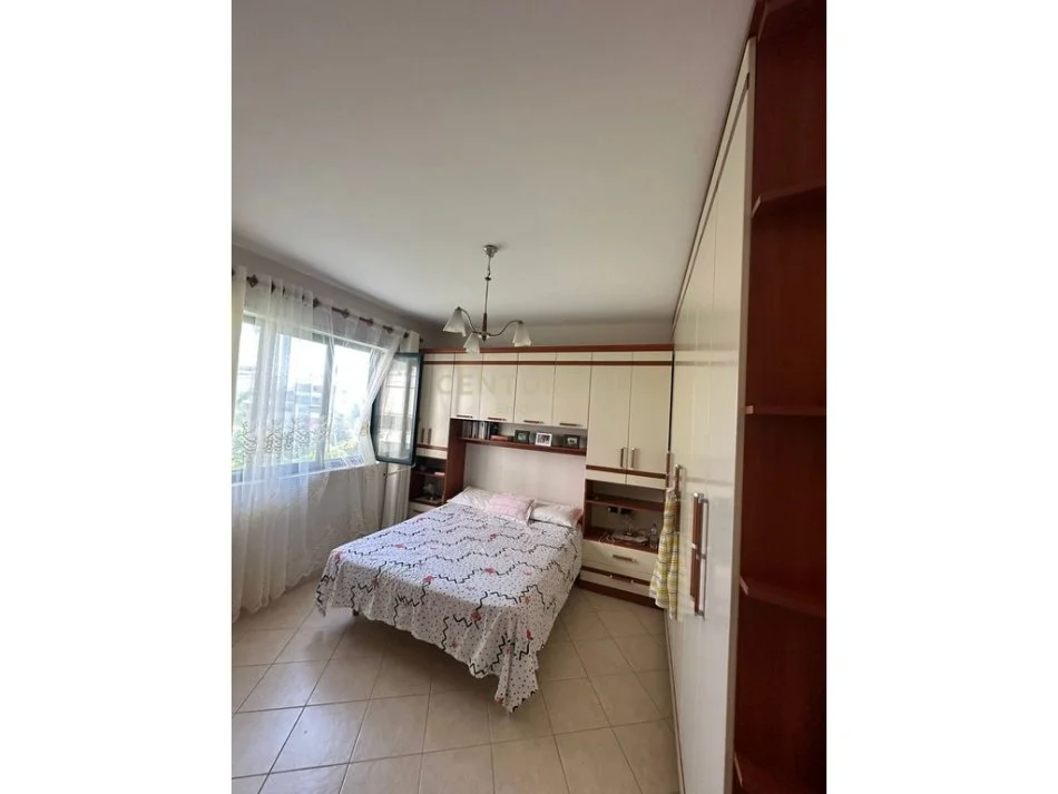 Tirane, jap me qera apartament 2+1+Aneks+Ballkon Kati 1, 132 m² 450 € 