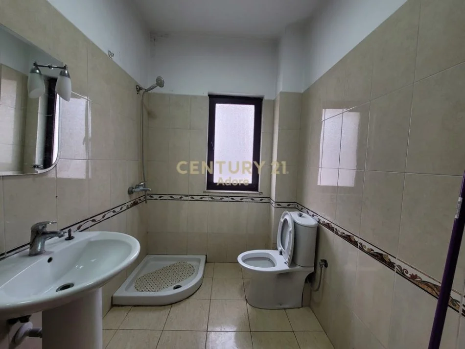 Tirane, jepet me qera apartament 2+1 Kati 3, 106 m² 600 € 