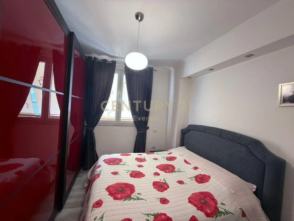 Tirane, jepet me qera apartament 1+1 Kati 8, 64 m² 700 € (ISH EKSPOZITA)