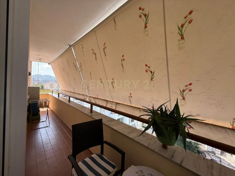 Tirane, jepet me qera apartament 1+1 Kati 8, 64 m² 700 € (ISH EKSPOZITA)