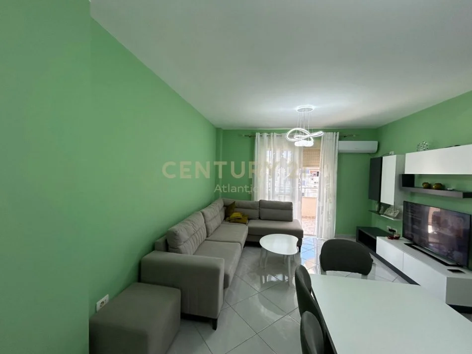 Durres, jepet me qera apartament 1+1+Ballkon Kati 5, 90 m² 350 € (PLAZH)