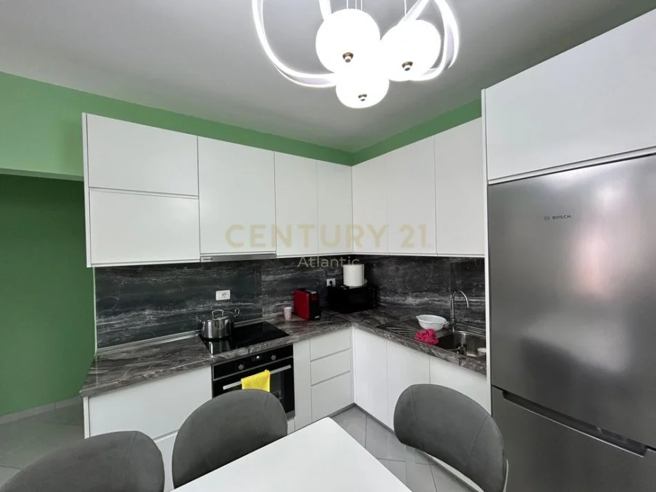 Durres, jepet me qera apartament 1+1+Ballkon Kati 5, 90 m² 350 € (PLAZH)