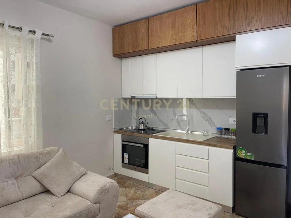 Durres, jepet me qera apartament 1+1+Ballkon Kati 3, 60 m² 350 € (plazh rrota e kuqe)