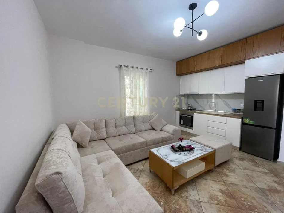 Durres, jepet me qera apartament 1+1+Ballkon Kati 3, 60 m² 350 € (plazh rrota e kuqe)