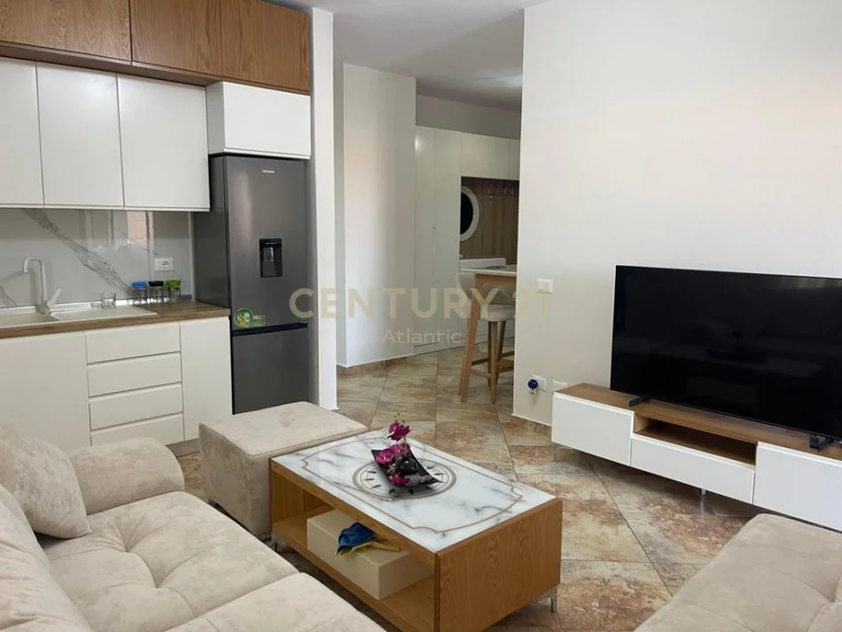 Durres, jepet me qera apartament 1+1+Ballkon Kati 3, 60 m² 350 € (plazh rrota e kuqe)