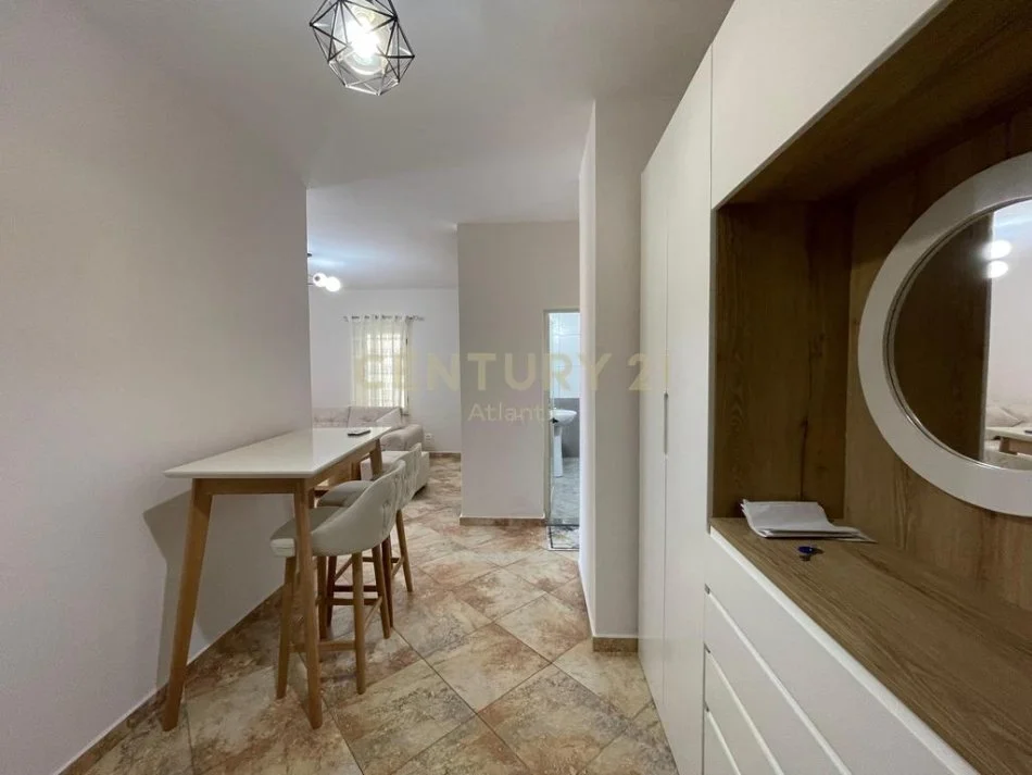 Durres, jepet me qera apartament 1+1+Ballkon Kati 3, 60 m² 350 € (plazh rrota e kuqe)
