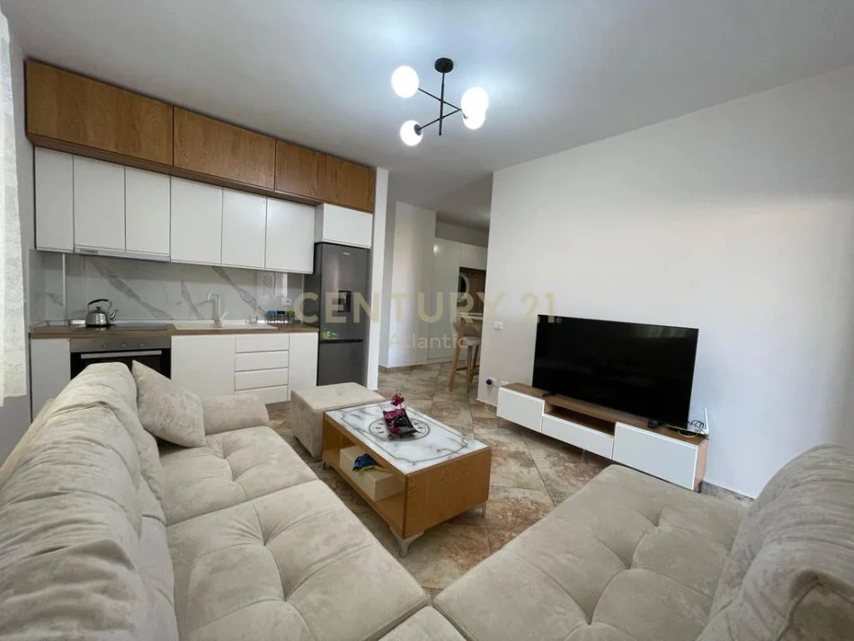 Durres, jepet me qera apartament 1+1+Ballkon Kati 3, 60 m² 350 € (plazh rrota e kuqe)