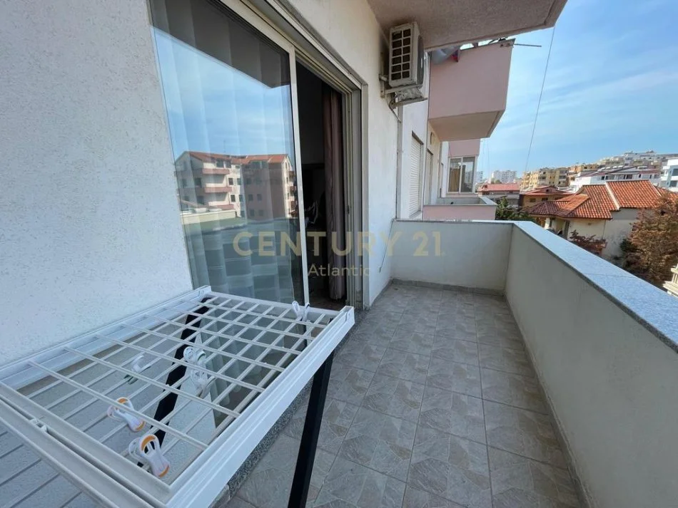 Durres, jepet me qera apartament 1+1+Ballkon Kati 3, 60 m² 350 € (plazh rrota e kuqe)