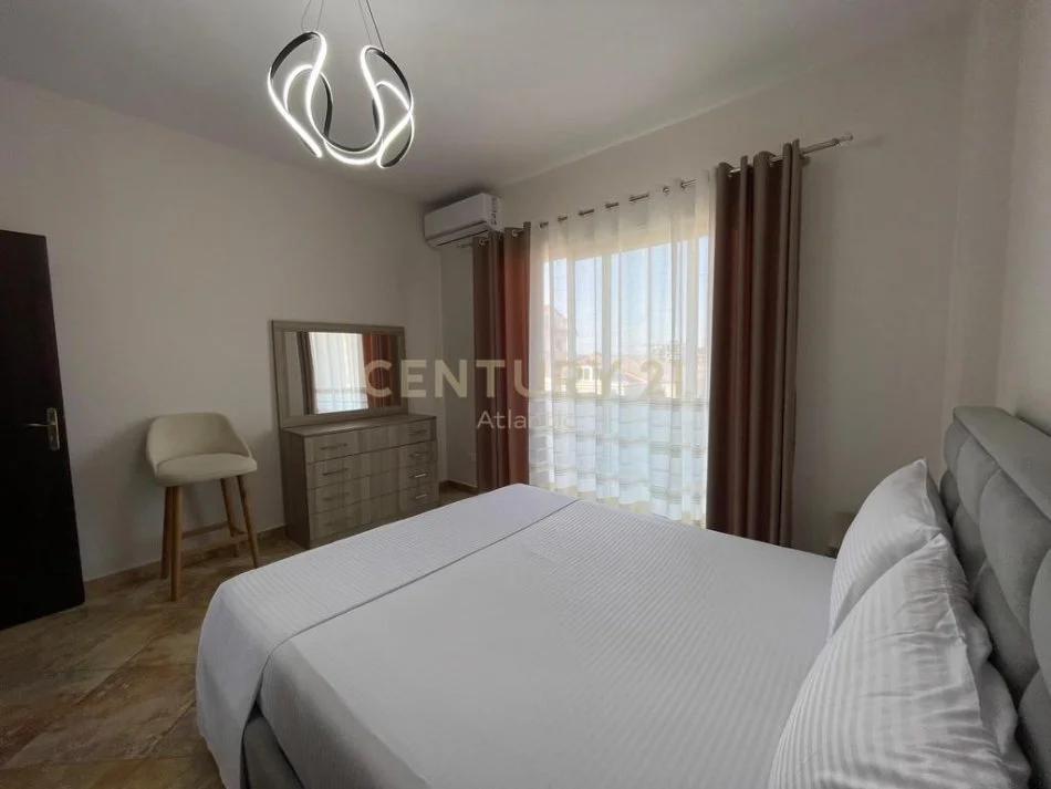 Durres, jepet me qera apartament 1+1+Ballkon Kati 3, 60 m² 350 € (plazh rrota e kuqe)
