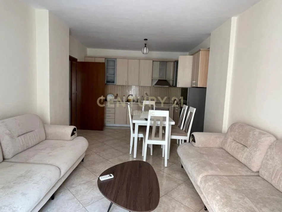 Durres, jepet me qera apartament 1+1+Ballkon Kati 4, 60 m² 350 € (plazh rrota e kuqe)