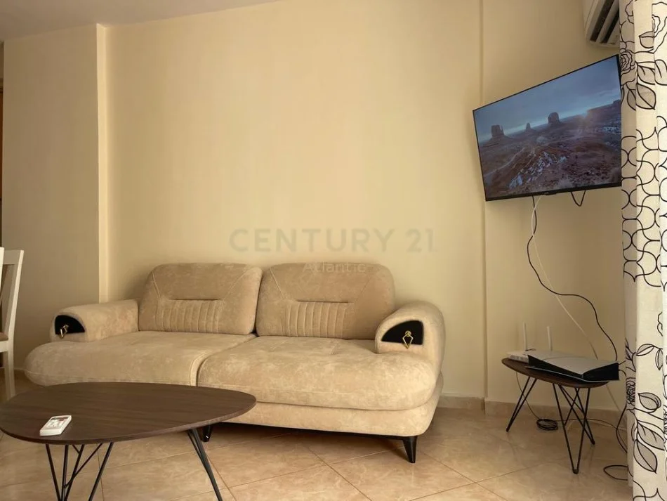 Durres, jepet me qera apartament 1+1+Ballkon Kati 4, 60 m² 350 € (plazh rrota e kuqe)