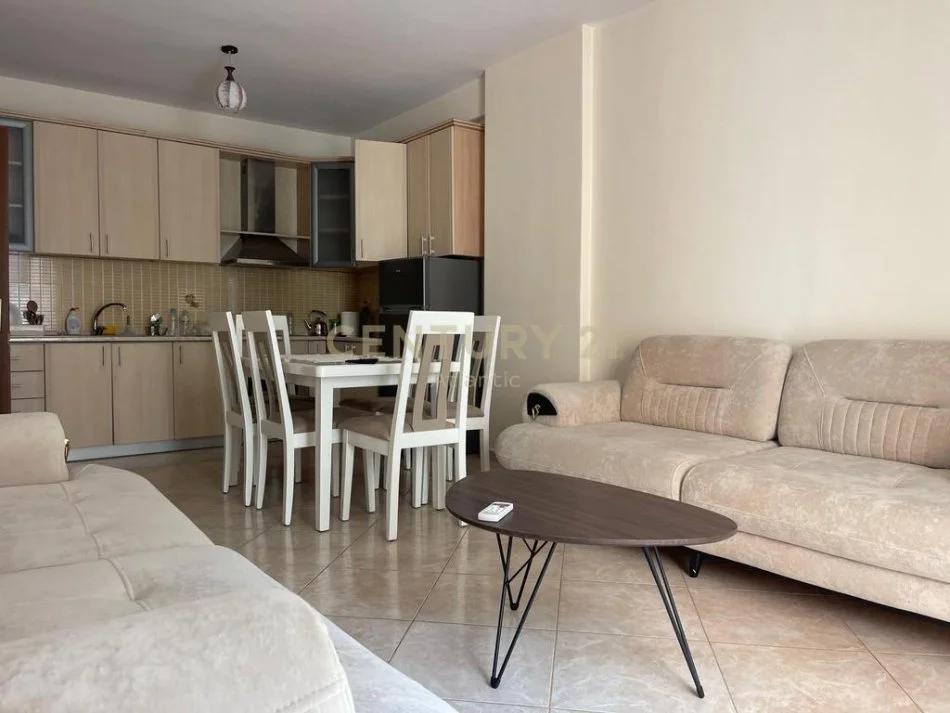 Durres, jepet me qera apartament 1+1+Ballkon Kati 4, 60 m² 350 € (plazh rrota e kuqe)