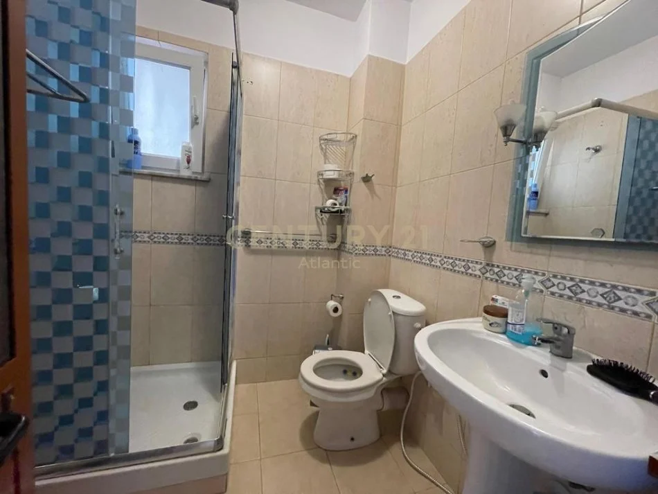 Durres, jepet me qera apartament 1+1+Ballkon Kati 4, 60 m² 350 € (plazh rrota e kuqe)