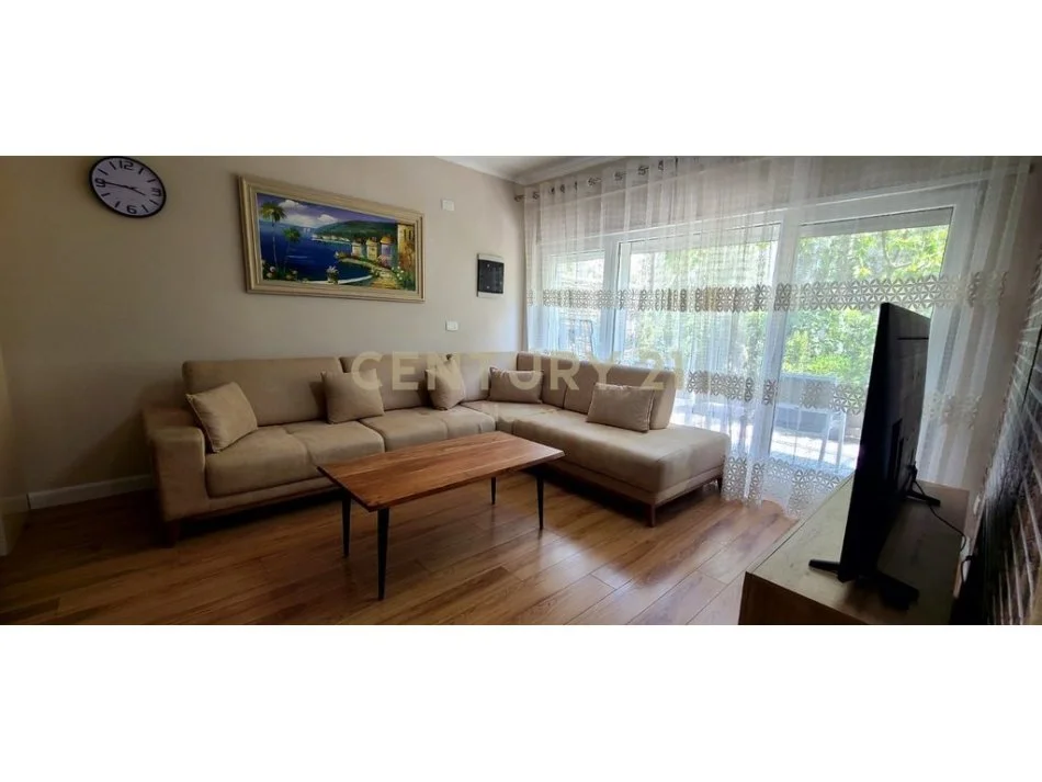 Tirane, jap me qera apartament 2+1 Kati 1, 108 m² 700 € (Duplex 2+1+2 për qira në Kodra e Diellit 2)