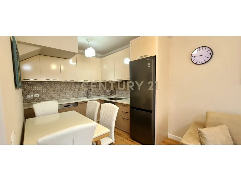 Tirane, jap me qera apartament 2+1 Kati 1, 108 m² 700 € (Duplex 2+1+2 për qira në Kodra e Diellit 2)