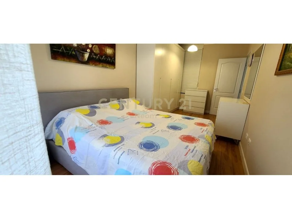 Tirane, jepet me qera apartament duplex Dublex Kati 0, 108 m² 700 € (Neom120297)