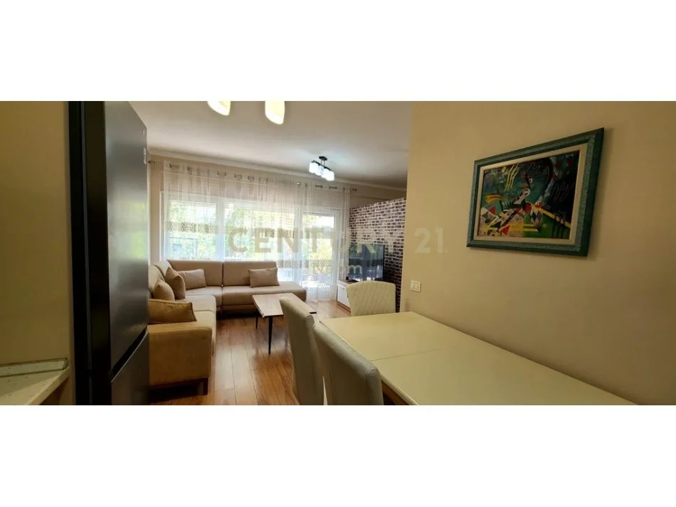 Tirane, jepet me qera apartament duplex Dublex Kati 0, 108 m² 700 € (Neom120297)