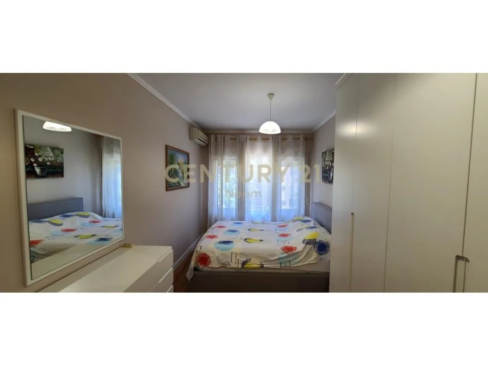 Tirane, jap me qera apartament 2+1 Kati 1, 108 m² 700 € (Duplex 2+1+2 për qira në Kodra e Diellit 2)