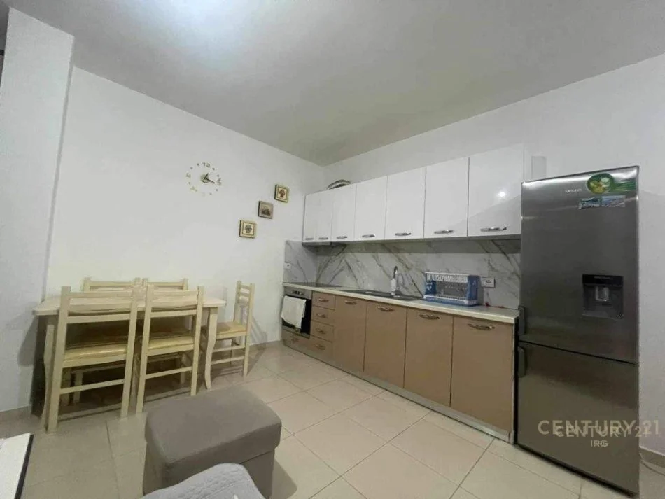 Tirane, jepet me qera apartament 2+1 Kati 4, 80 m² 430 € (prane Restorant Fresku)
