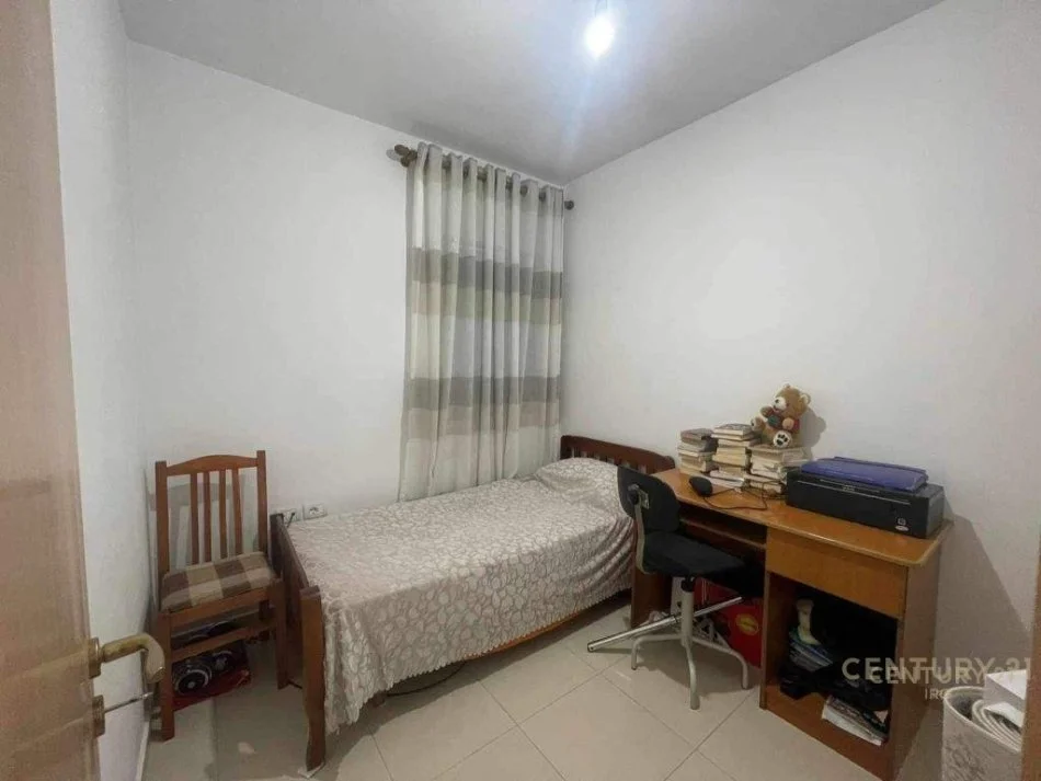 Tirane, jepet me qera apartament 2+1 Kati 4, 80 m² 430 € (prane Restorant Fresku)