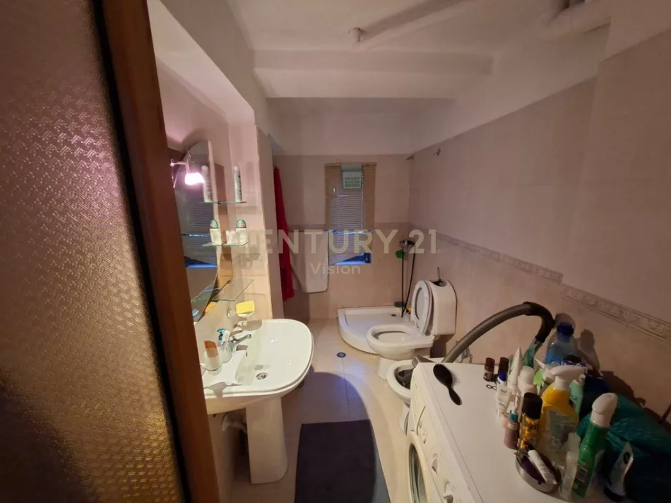 Shkoder, shitet apartament 1+1 Kati 2, 50 m² 67.500 € (stacioni i trenit)