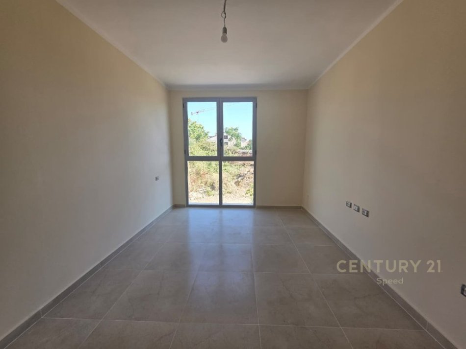 Tirane, jepet me qera apartament 2+1+Ballkon Kati 1, 88 m² 430 € (5 Maji)