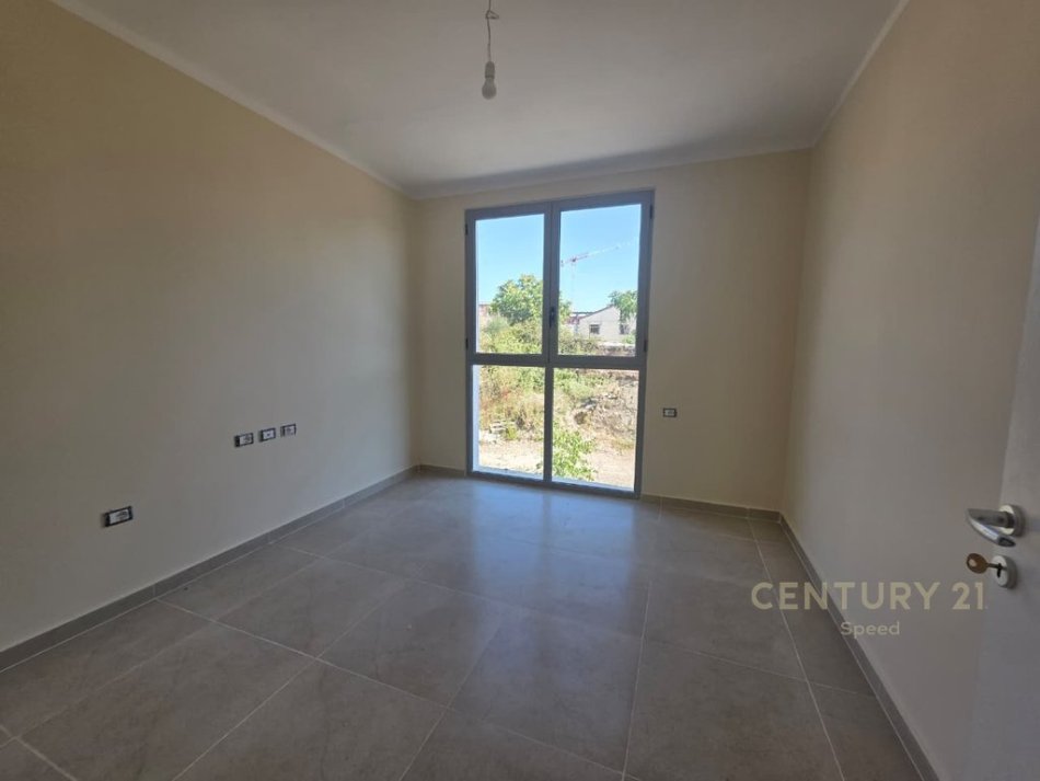 Tirane, jepet me qera apartament 2+1+Ballkon Kati 1, 88 m² 430 € (5 Maji)