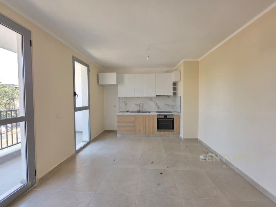 Tirane, jepet me qera apartament 2+1+Ballkon Kati 1, 88 m² 430 € (5 Maji)