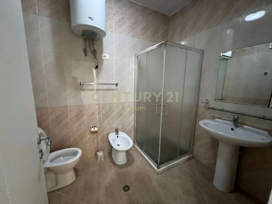 Tirane, jepet me qera apartament 1+1+Aneks+Ballkon Kati 5, 86 m² 500 € (Neom120495)