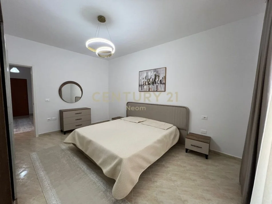 Tirane, jepet me qera apartament 1+1+Aneks+Ballkon Kati 5, 86 m² 500 € (Neom120495)