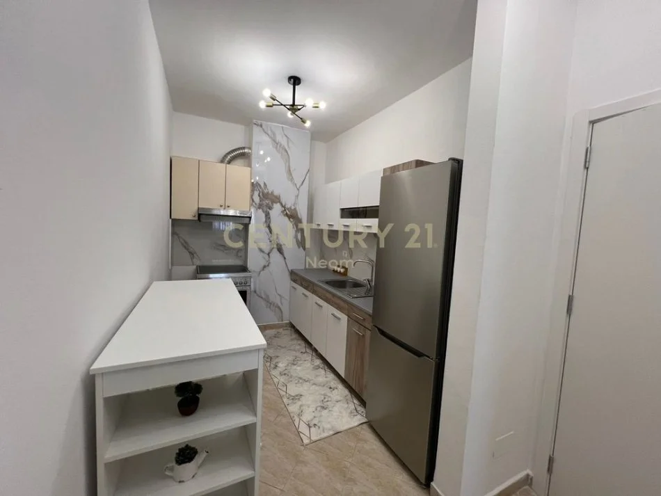 Tirane, jepet me qera apartament 1+1+Aneks+Ballkon Kati 5, 86 m² 500 € (Neom120495)