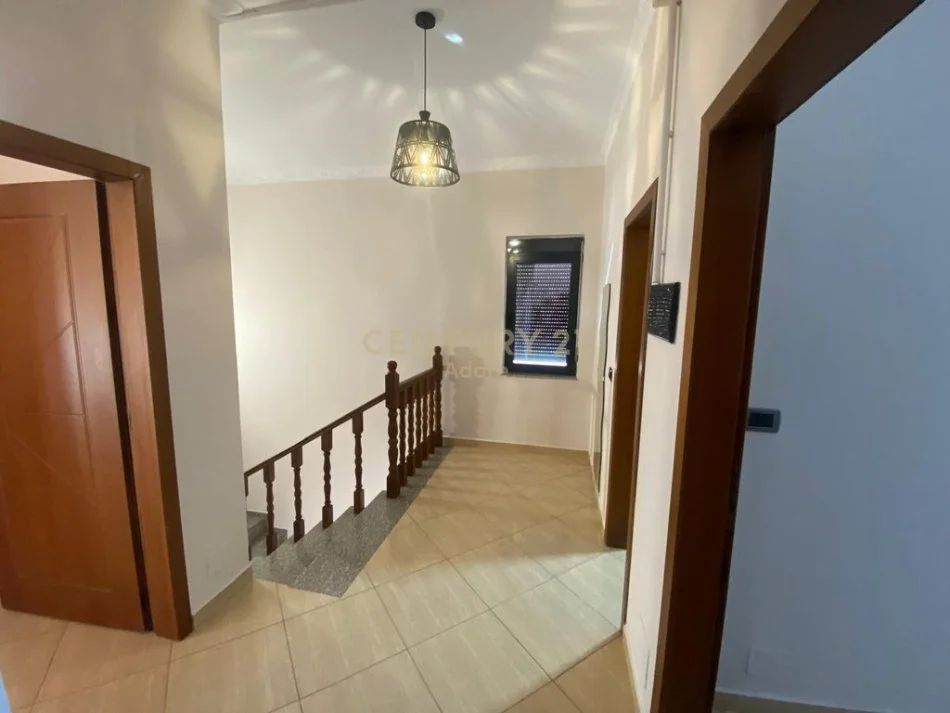 Tirane, jepet me qera Vile 3 Katshe Kati 1, 202 m² 1.200 € 