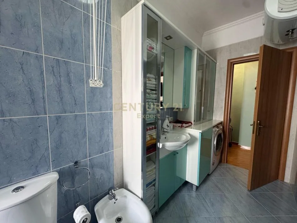 Tirane, jepet me qera apartament 2+1 Kati 4, 100 m² 450 € 