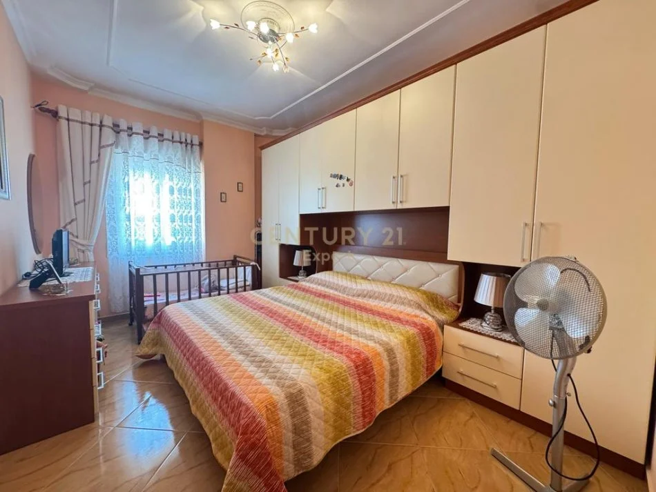 Tirane, jepet me qera apartament 2+1 Kati 4, 100 m² 450 € 