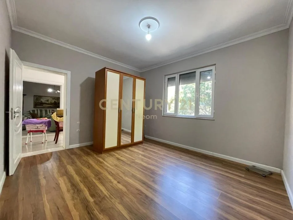 Tirane, shitet apartament 4+1+Aneks+Ballkon Kati 0, 167 m² 280.000 € (Neom120527)