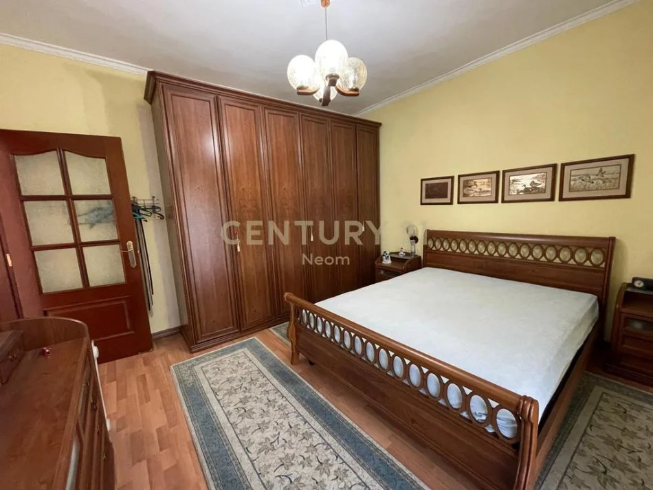 Tirane, shitet apartament 4+1+Aneks+Ballkon Kati 0, 167 m² 280.000 € (Neom120527)