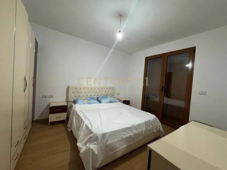 Tirane, jepet me qera apartament 1+1 Kati 3, 55 m² 400 € (prane shkolles se bashkuar)