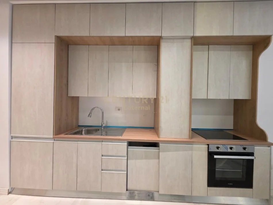 Tirane, shitet apartament 2+1 Kati 4, 119 m² 250.000 € 