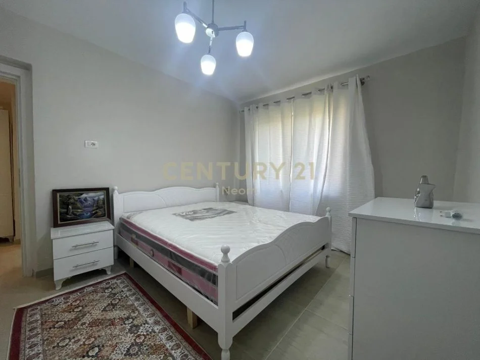 Tirane, jepet me qera apartament 3+1+Aneks+Ballkon Kati 5, 79 m² 750 € (Neom120533)