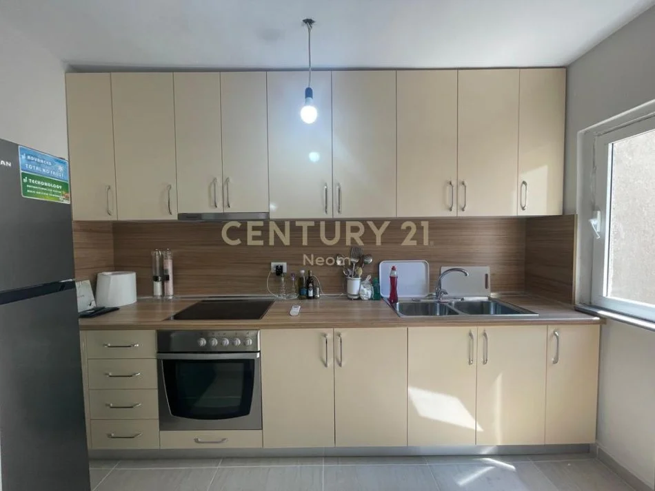 Tirane, jepet me qera apartament 3+1+Aneks+Ballkon Kati 5, 79 m² 750 € (Neom120533)