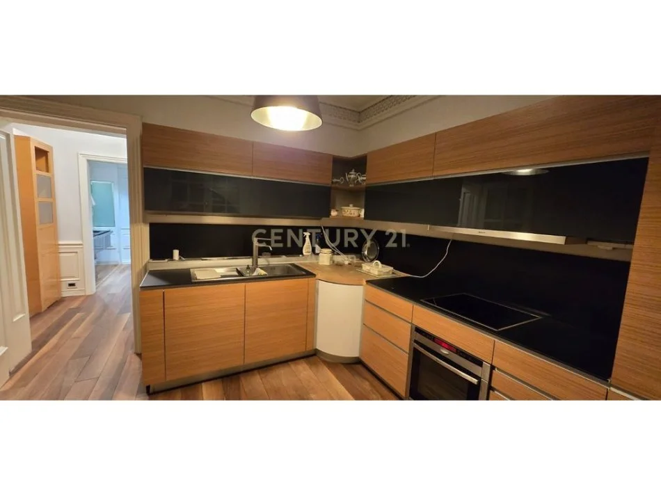 Tirane, jepet me qera apartament 1+1 Kati 2, 75 m² 700 € 