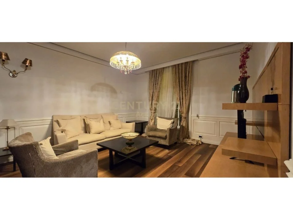 Tirane, jepet me qera apartament 1+1 Kati 2, 75 m² 700 € 