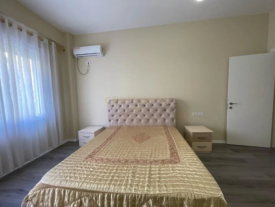 Tirane, jepet me qera 2+1 Kati 1, 116 m² 700 € (Liqeni Thate , Rrugen e Ullishtes)