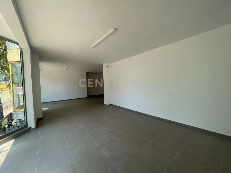 Tirane, jepet me qera zyre Kati 1, 250 m² 1.300 € (RR. DRITAN HOXHA)