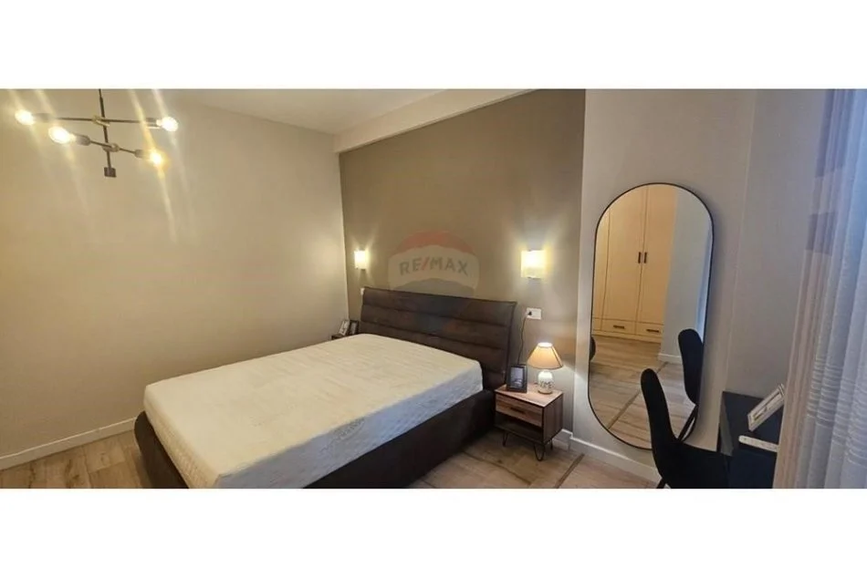 Tirane, jepet me qera apartament 1+1 Kati 3, 70 m² 550 € (golden park)