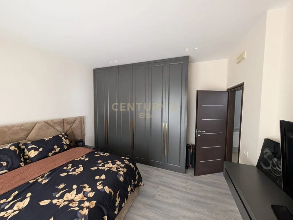 Tirane, shes Vile 5+1 Kati 2, 3.925 m² 1.700.000 € (ibe)