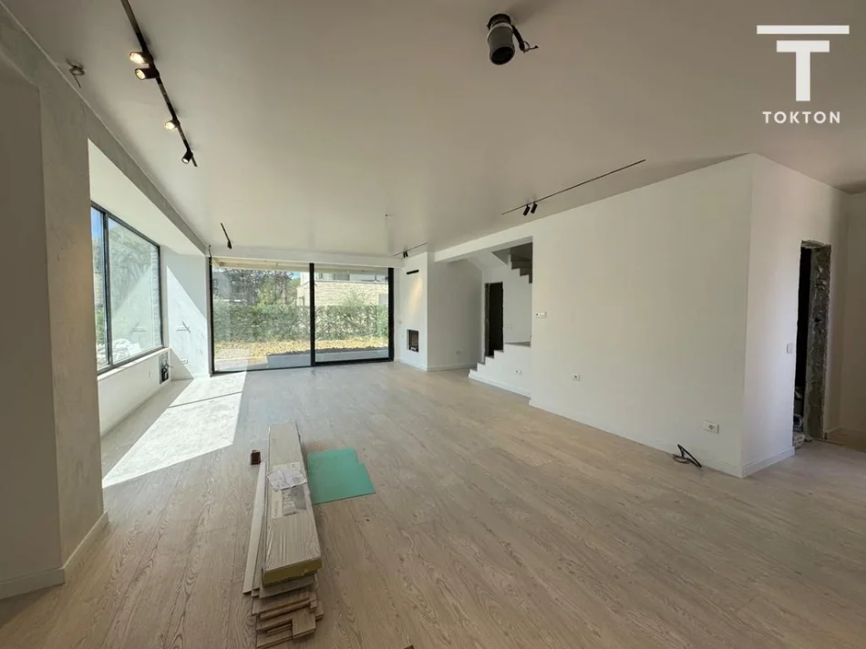 Durres, shitet Vile 2 Katshe Kati 2, 498 m² 780.000 € (GJiri i Lalzit)