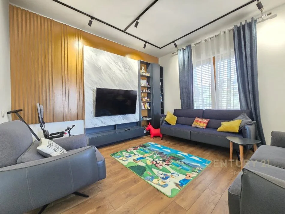 Tirane, jepet me qera apartament Kati 2, 144 m² 850 € (Sauk)