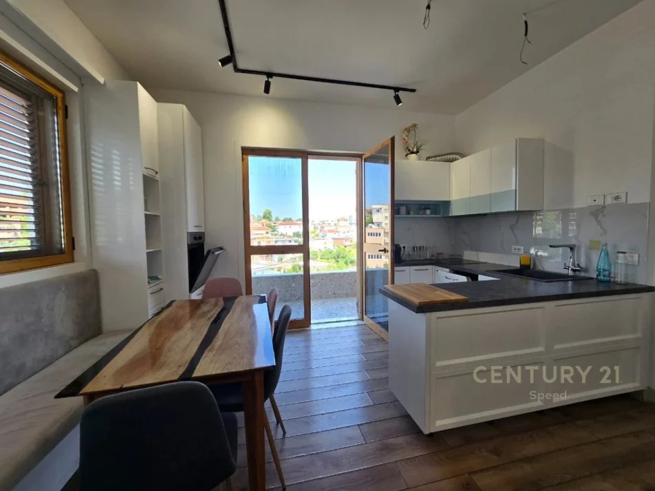 Tirane, jepet me qera apartament Kati 2, 144 m² 850 € (Sauk)