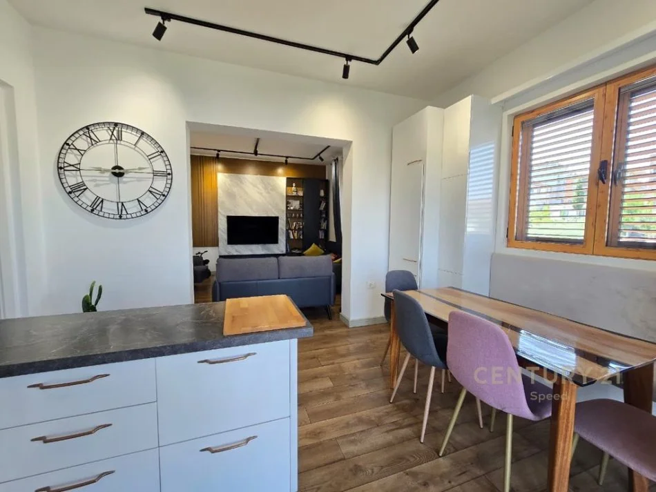 Tirane, jepet me qera apartament Kati 2, 144 m² 850 € (Sauk)